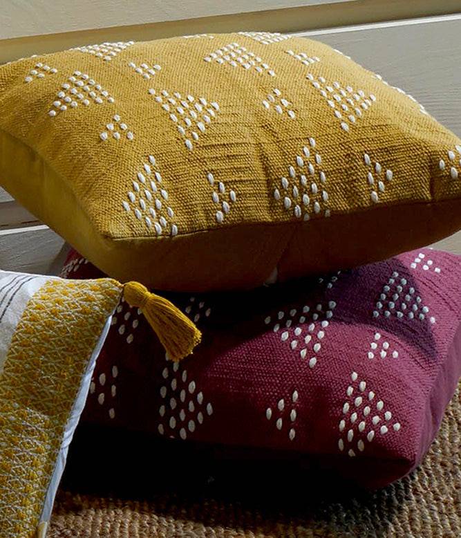 Cozy Comfort: The Ultimate Guide to Choosing the Right Living Room Cushion Covers