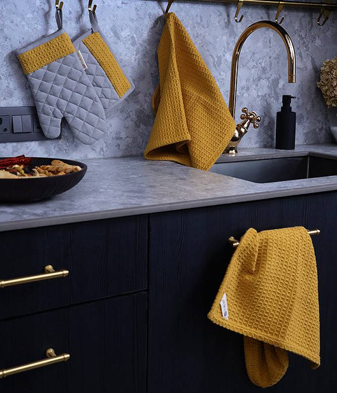 Culinary Companions - Chic Grey &amp; Ochre Glove &amp; pot holder combo - TGW